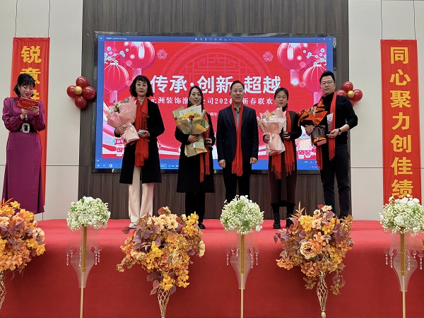 1777368101560502.jpg 颁奖2.jpg